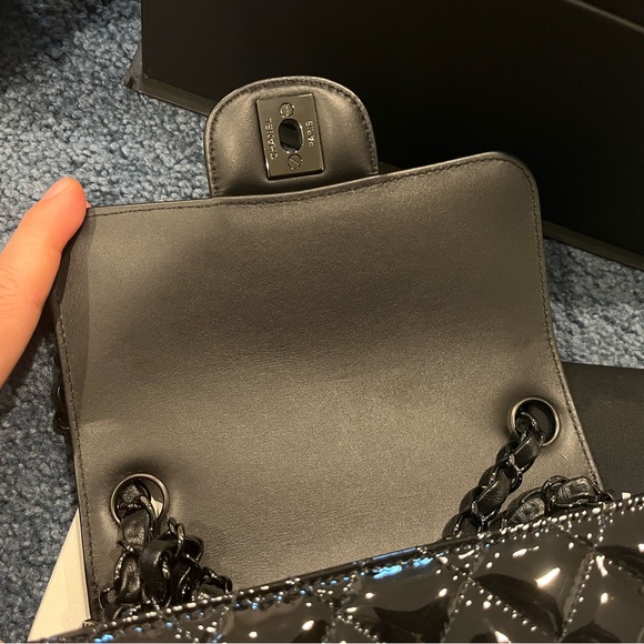 Chanel Mini Square So Black in Patent Leather 21B - Picture 5 of 16